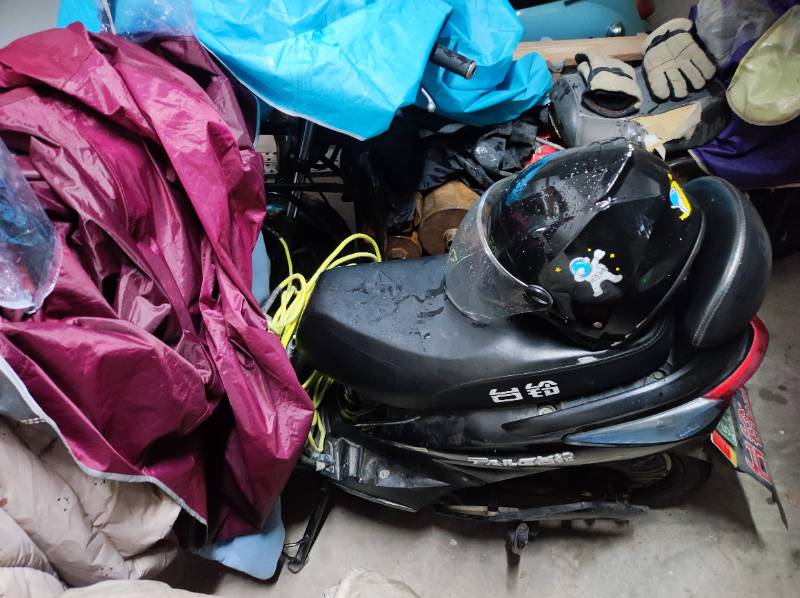 给小电瓶车换一组新电瓶