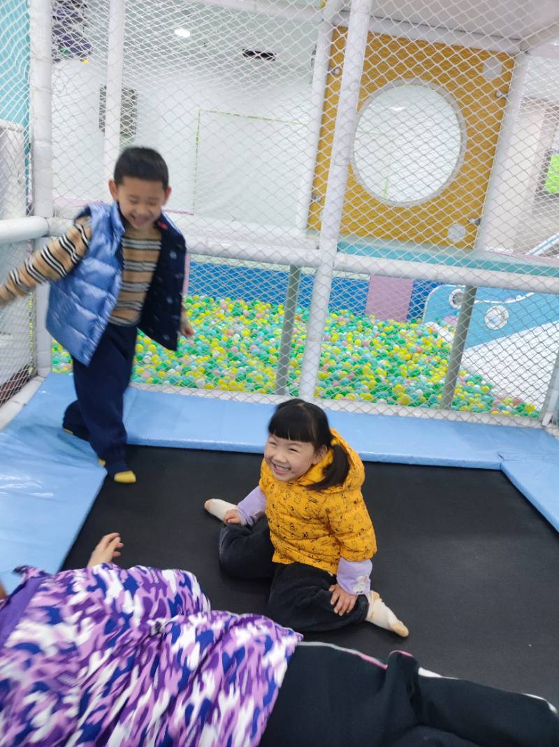 双份小棉袄的游乐场欢歌