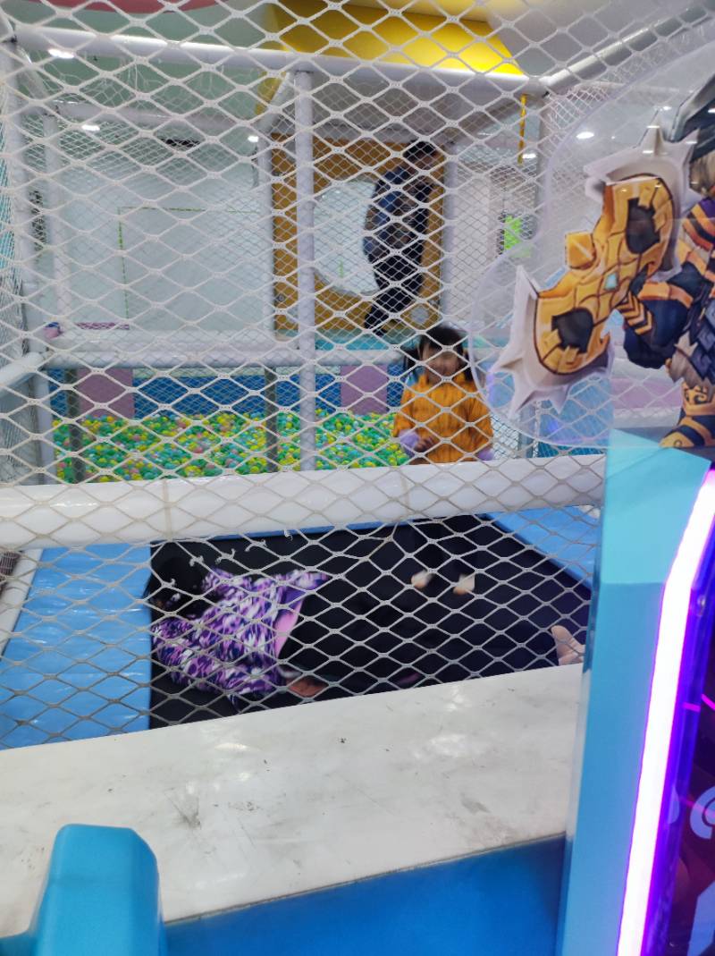 双份小棉袄的游乐场欢歌