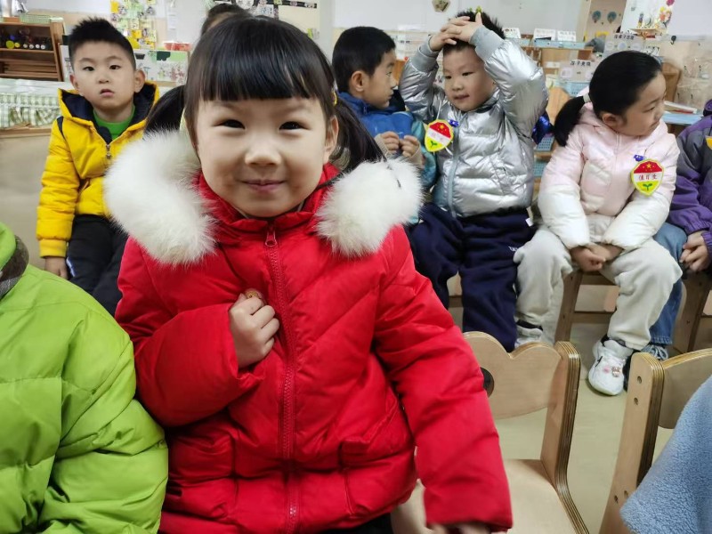 今天小女儿在学校受到表扬很开心