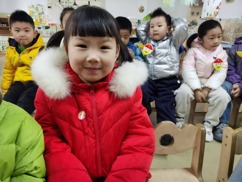 今天小女儿在学校受到表扬很开心