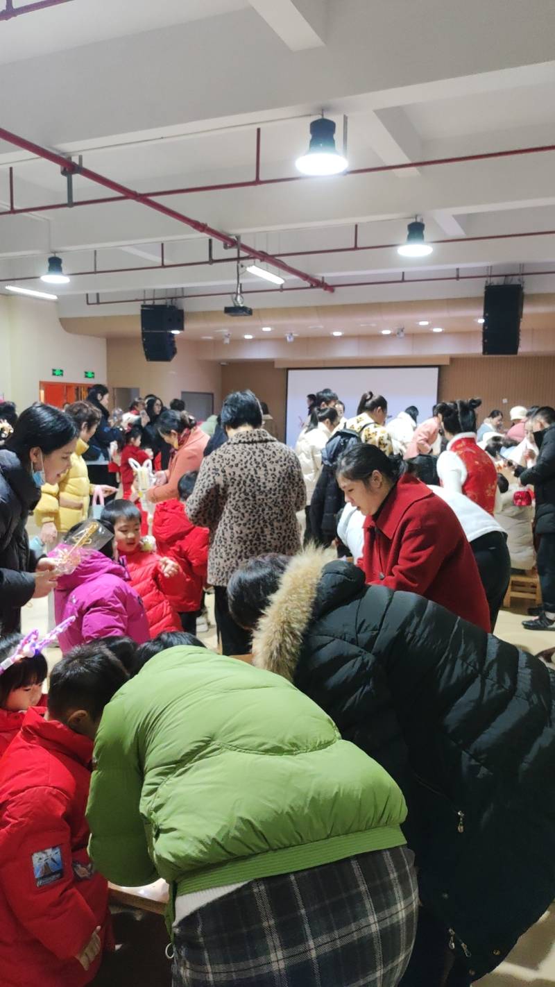 咿呀优花城幼儿园新年庙会活动