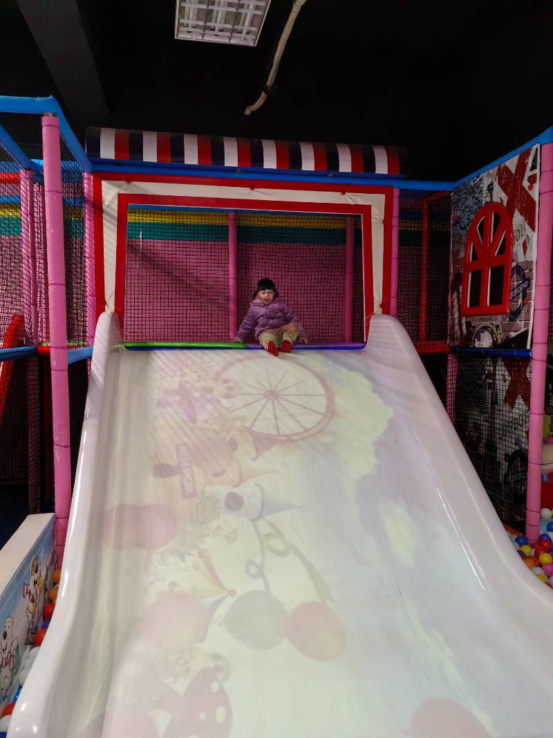 发烧也挡不住的快乐:小女儿的游乐之行