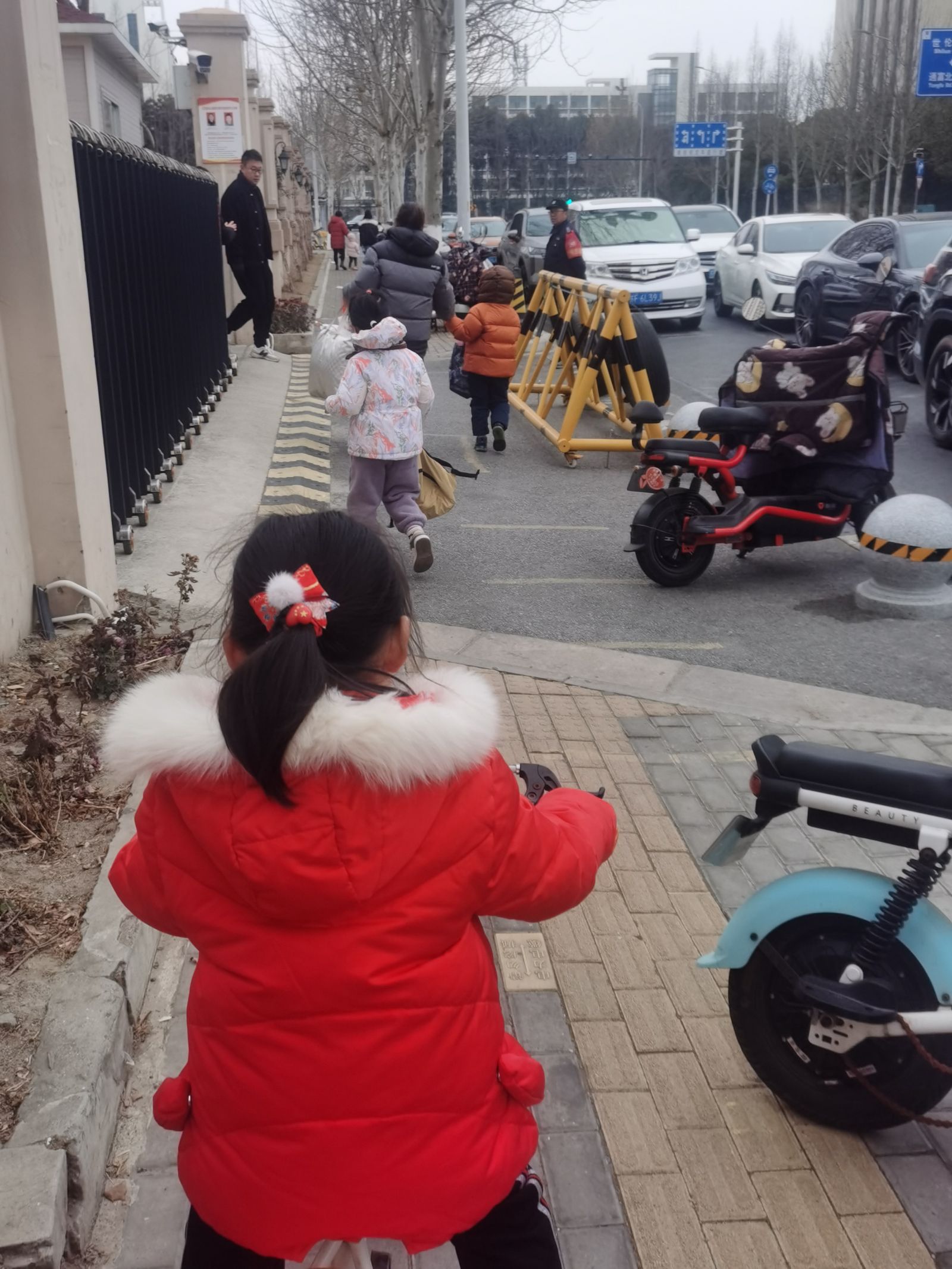 小女儿开学报名第一天