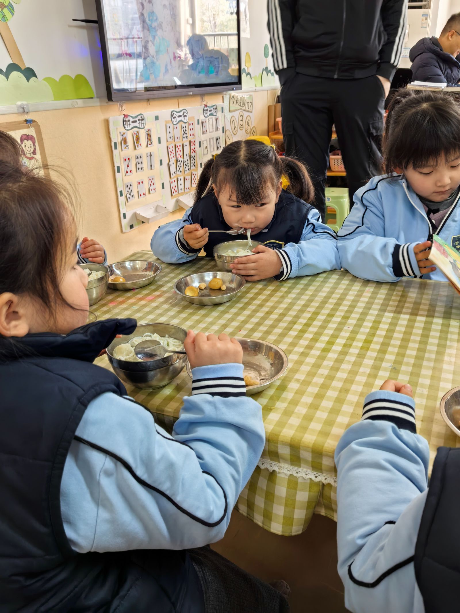 小女儿幼儿园女神节活动,镌刻温暖陪伴时光