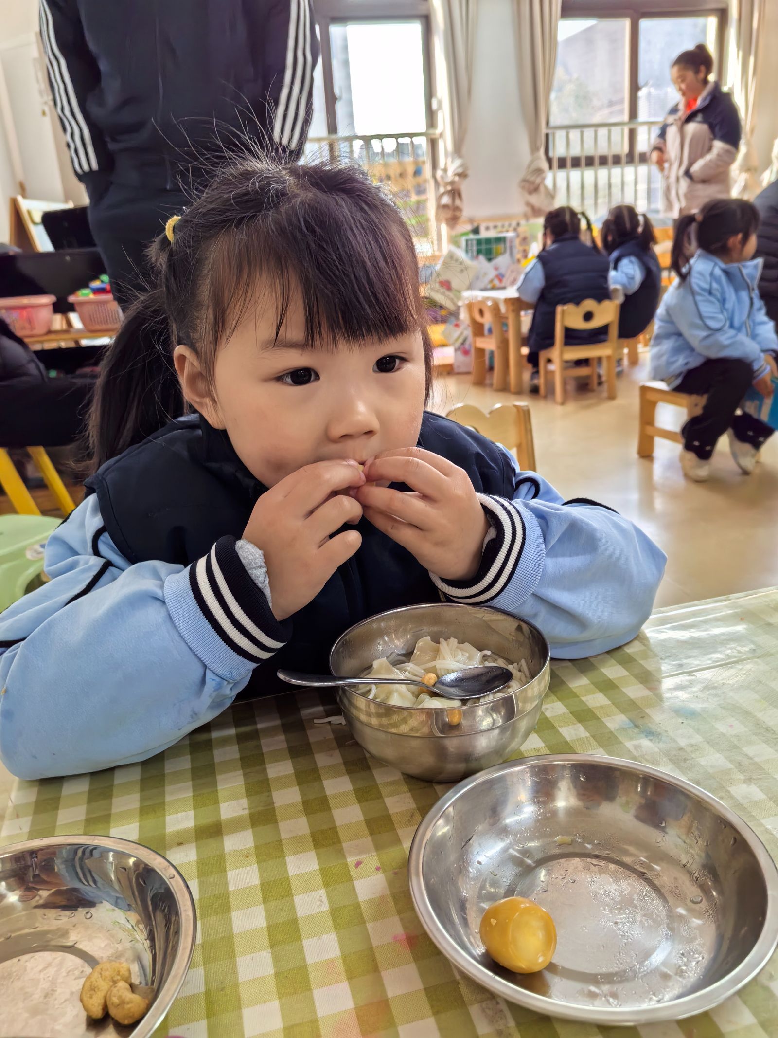 小女儿幼儿园女神节活动,镌刻温暖陪伴时光