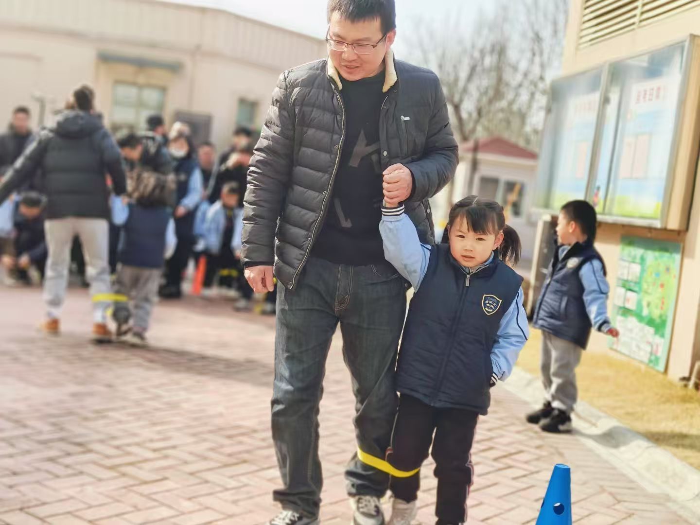 小女儿幼儿园女神节活动,镌刻温暖陪伴时光