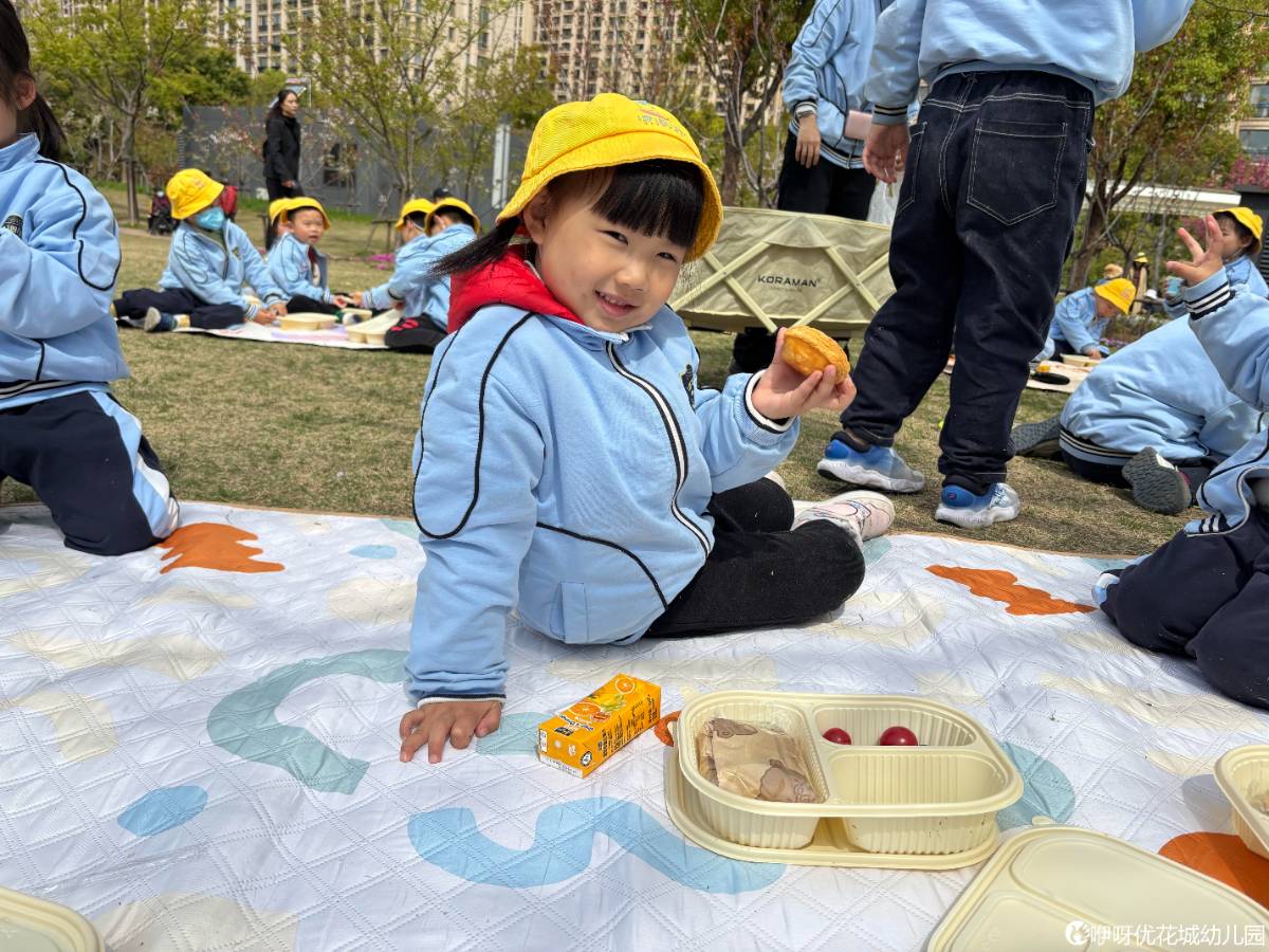这是属于孩子们的欢乐时光，也是春日里最美的风景