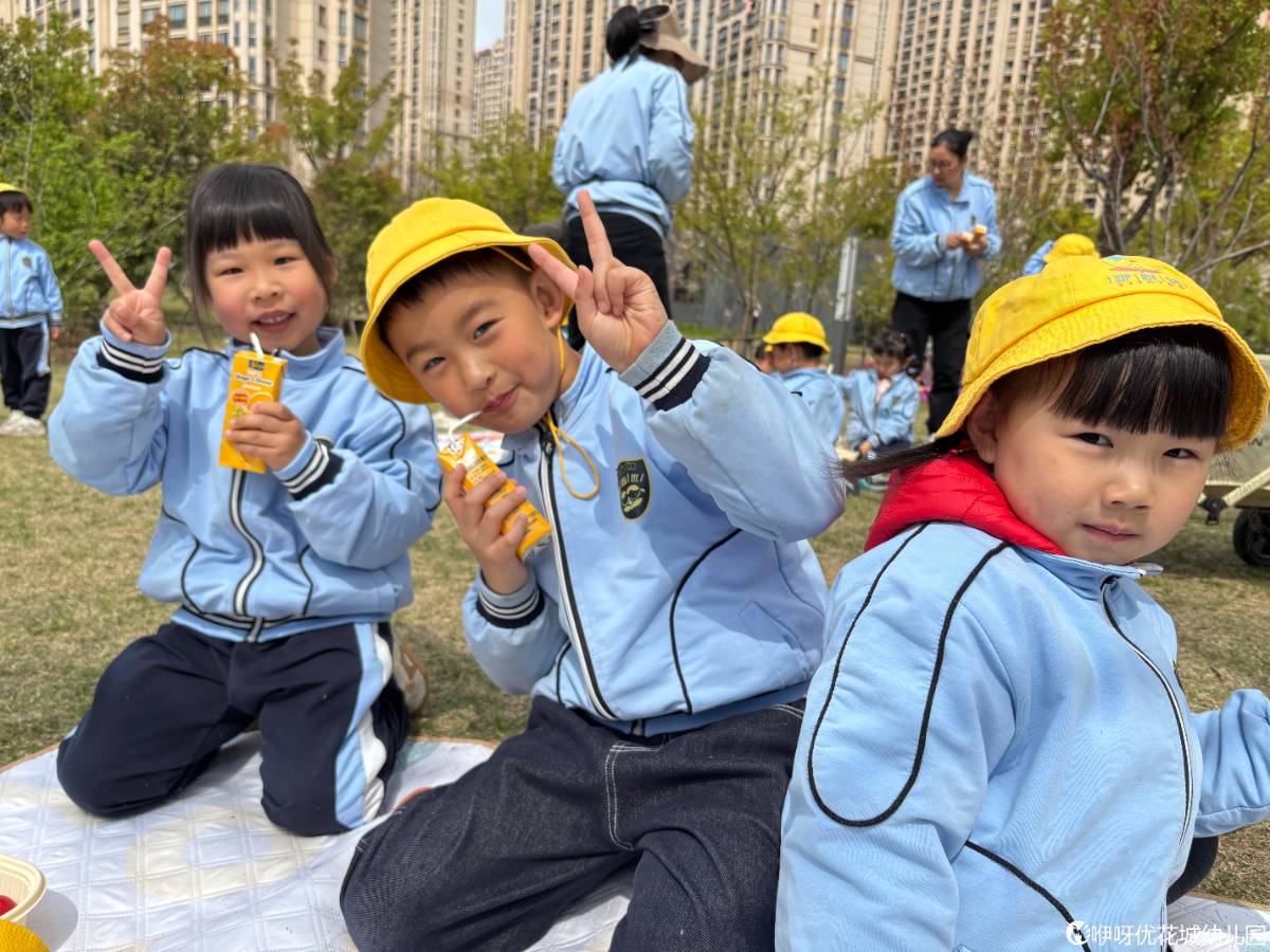 这是属于孩子们的欢乐时光，也是春日里最美的风景