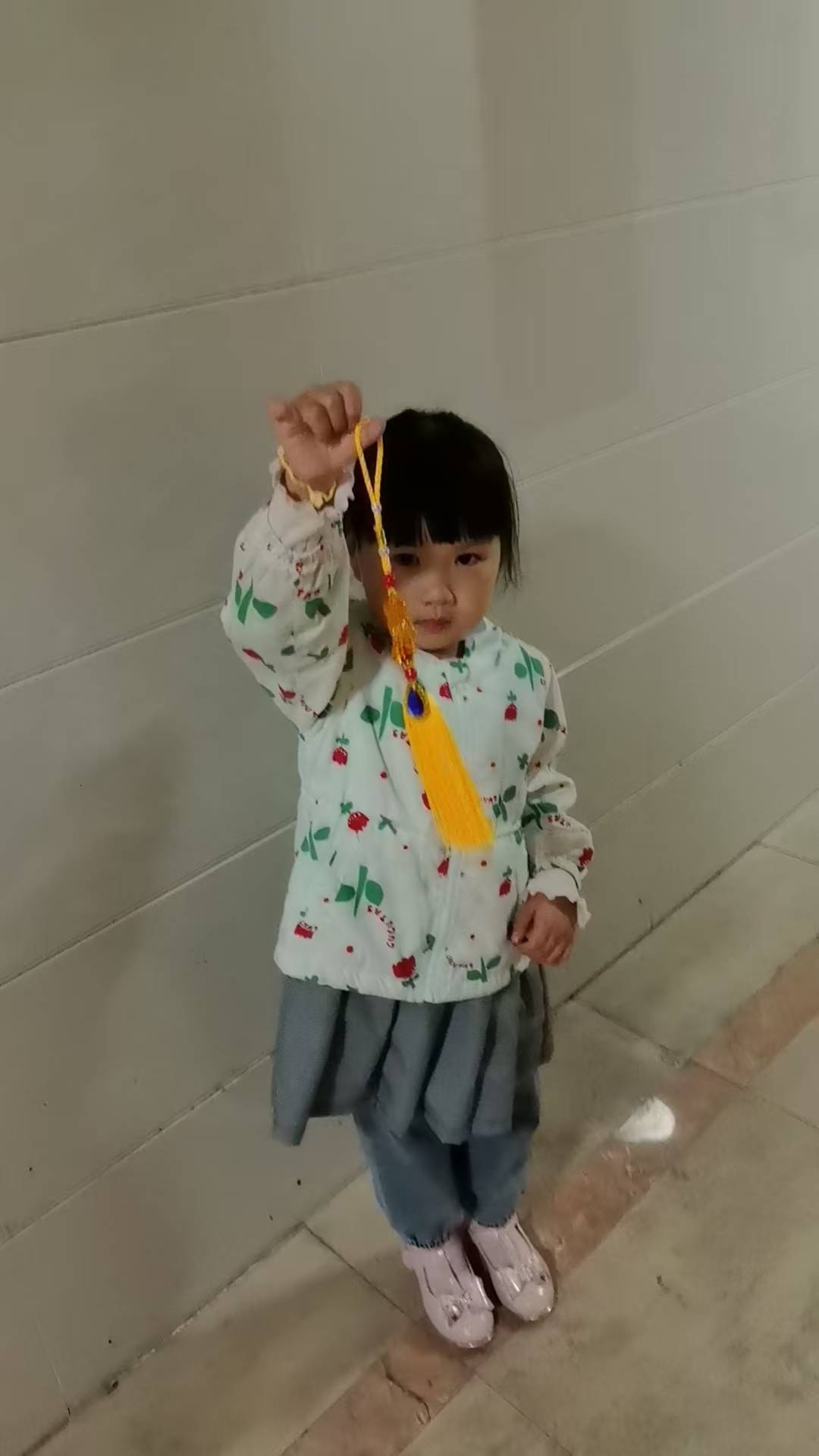 花城二期裤子港河道公园里的夫妻杂技演出