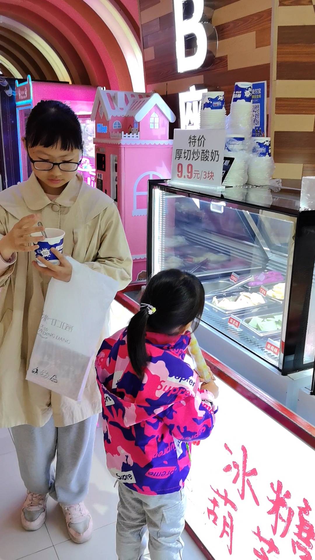 和两女儿的大友境之旅：一个玩具梦，一份美食欢