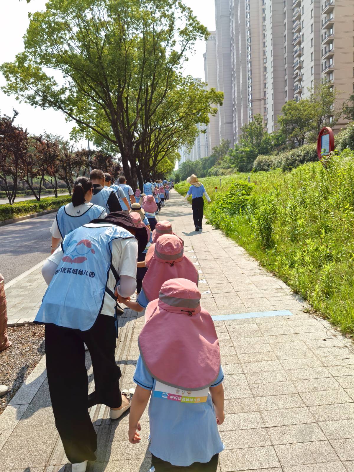 咿呀优花城幼儿园的亲子徒步活动圆满结束🔚啦