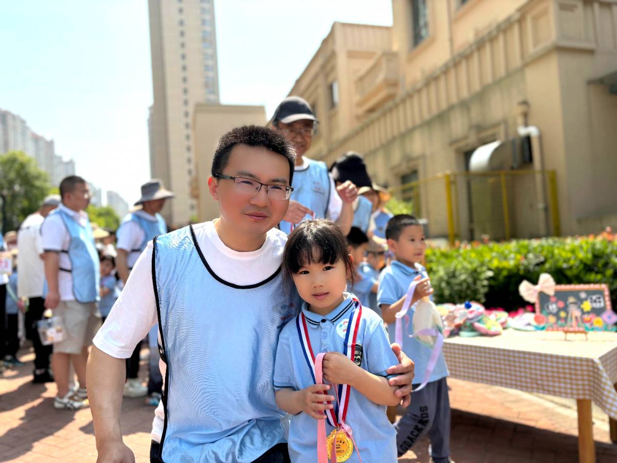 咿呀优花城幼儿园的亲子徒步活动