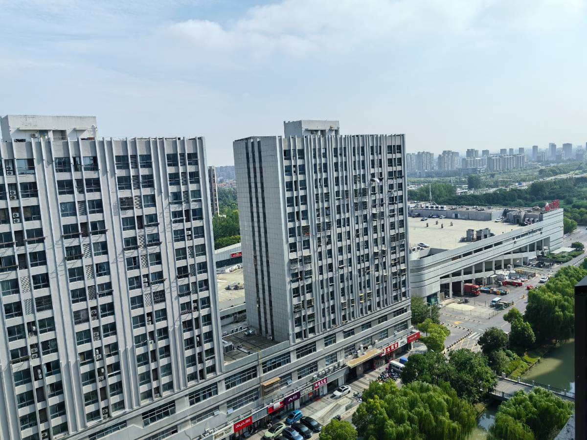 国城璟府顶楼视角:遥望大润发顶