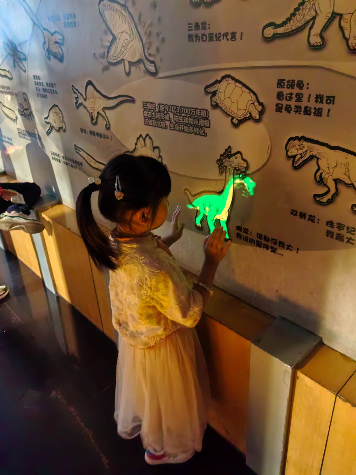 小丫头的恐龙园之约:从南通出发的周末狂欢