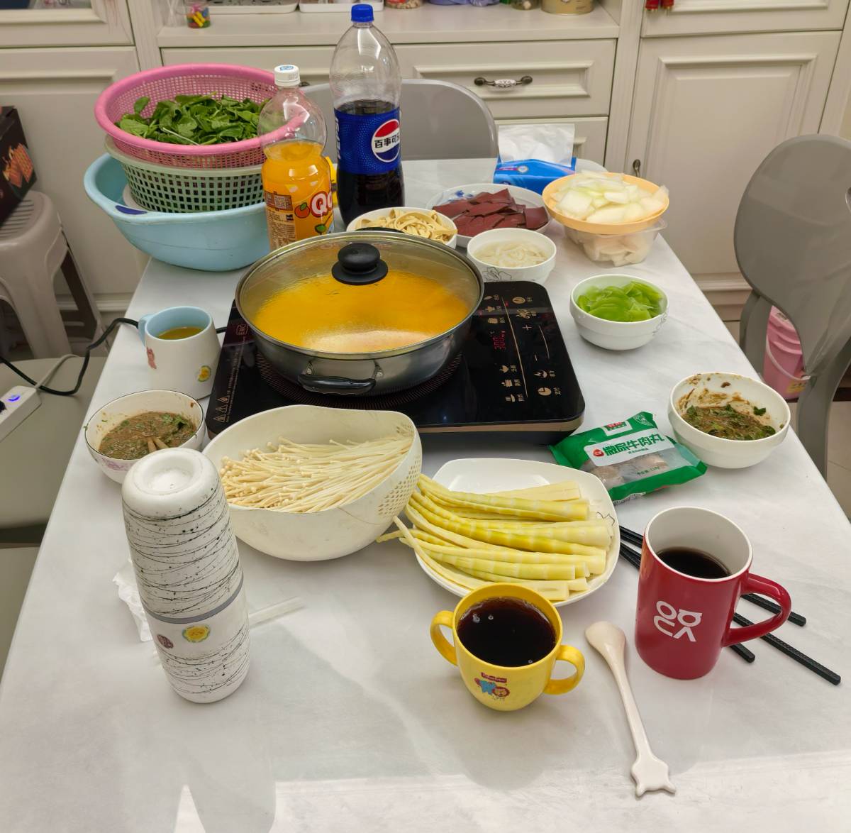 周末自煮火锅翻车记：花了250块，结果不如自助餐香