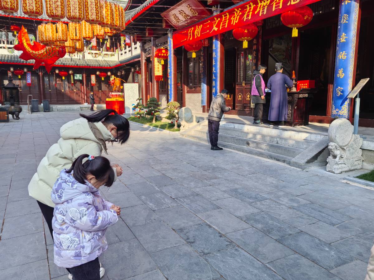 晴暖赴古刹，阖家祈岁安&mdash;&mdash;丙午马年南通城隍庙记