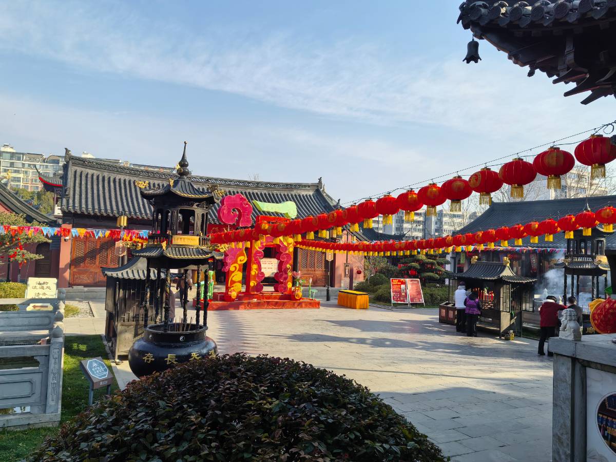 晴暖赴古刹，阖家祈岁安&mdash;&mdash;丙午马年南通城隍庙记