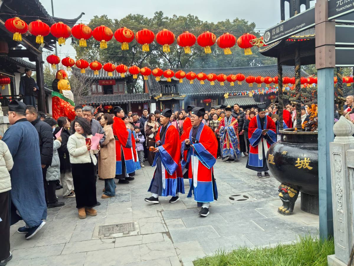 晴暖赴古刹，阖家祈岁安——丙午马年南通城隍庙记