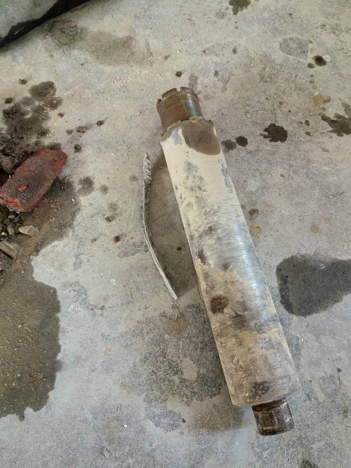 打孔打到怀疑人生：钢筋卡机N次，纯纯的硬刚